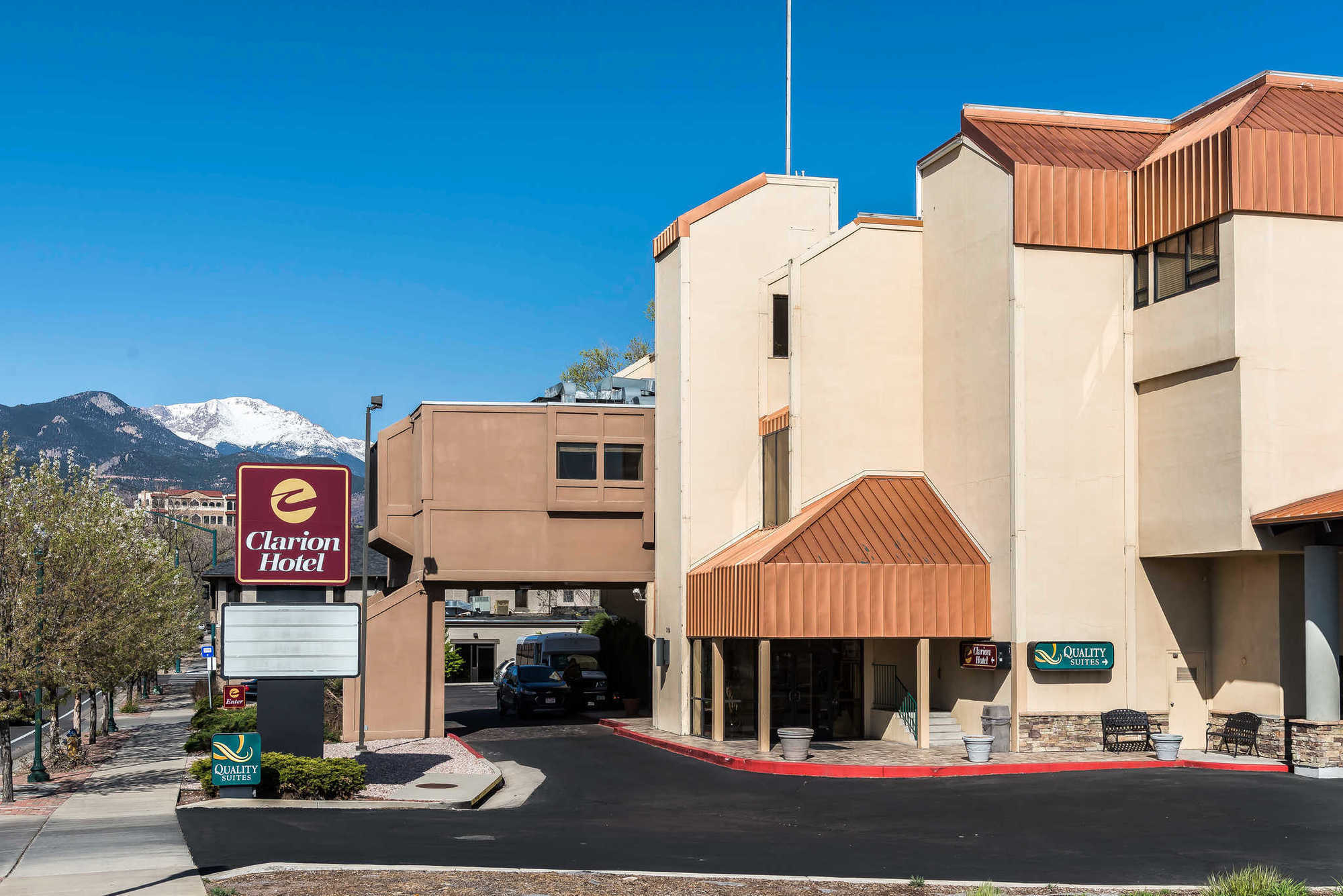 Clarion Hotel & Conference Center Colorado Springs Exterior foto